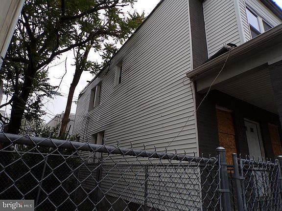 5th image of 1542 S Napa St