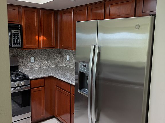 3rd image of 11551 Santa Monica Blvd #Penthouse 8