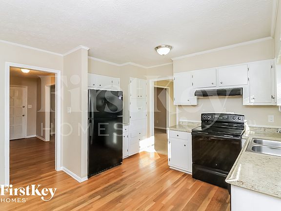 5th image of 3862 Herren Dr SW