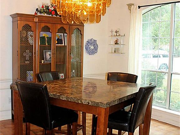 5th image of 4107 Magnolia Ln