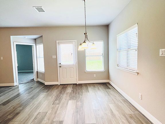 3rd image of 4003 Cottontail Dr