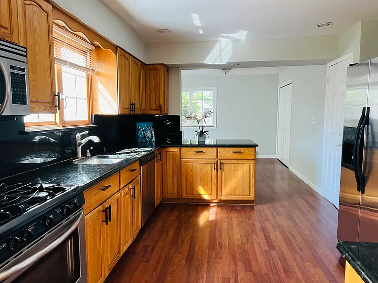 1470 Wagner St — Photo 8