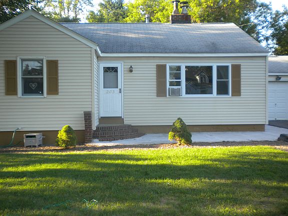 5th image of 203 Laursen Dr