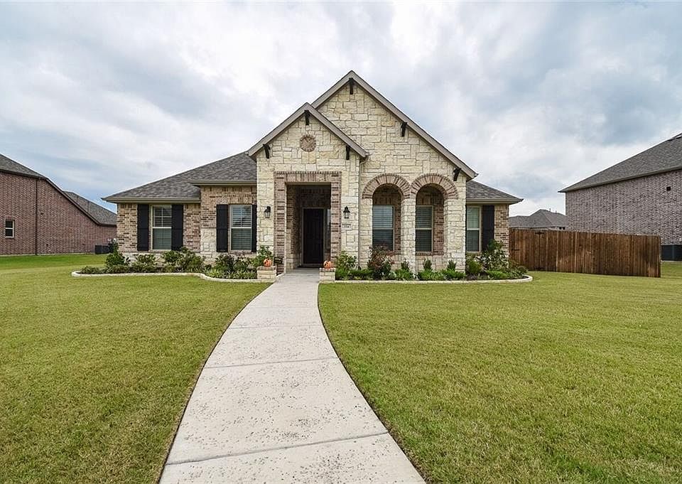 1st image of 354 Redstone Dr