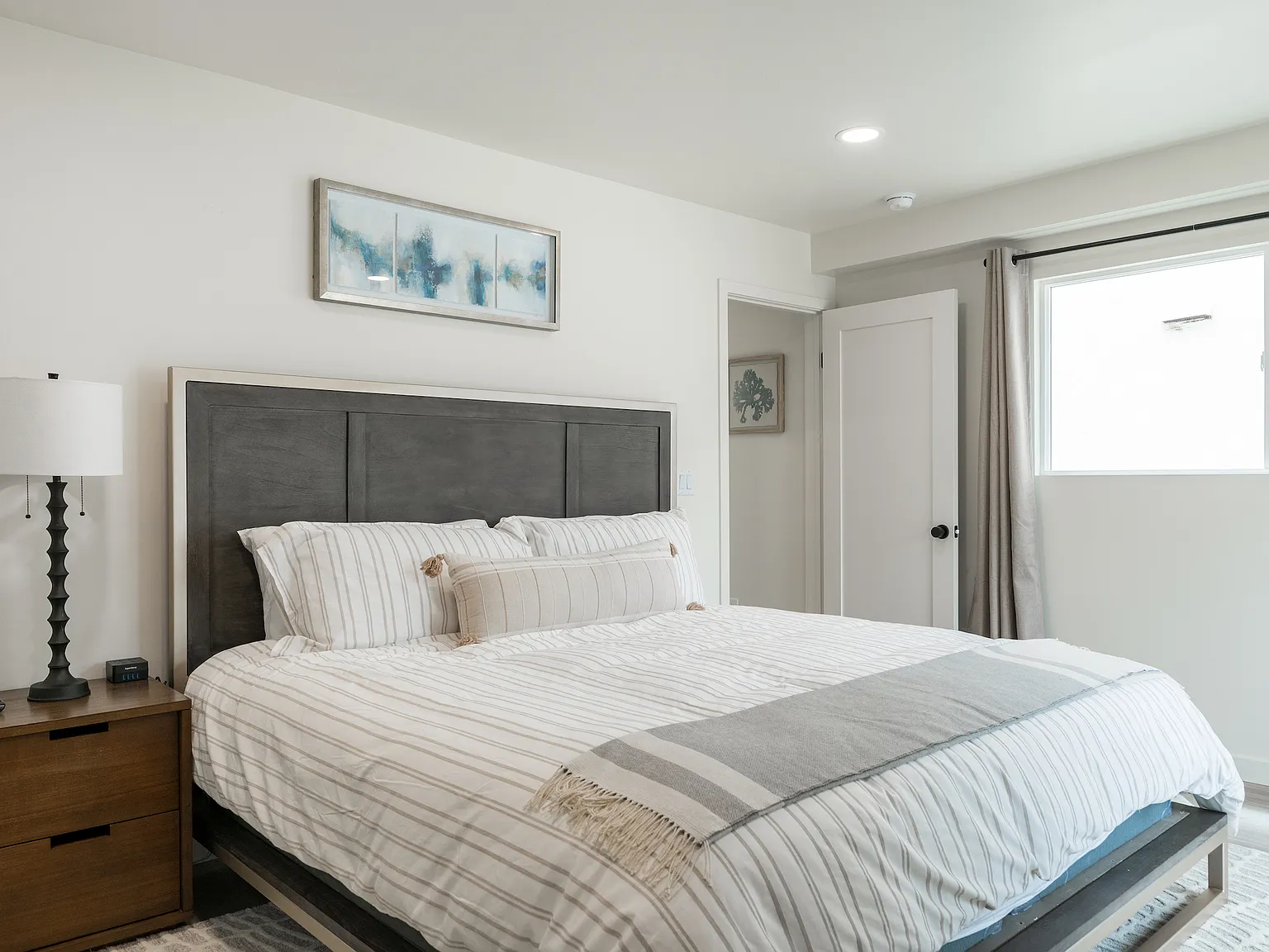2 bed, 1000 sqft, $7,000 — Photo 2