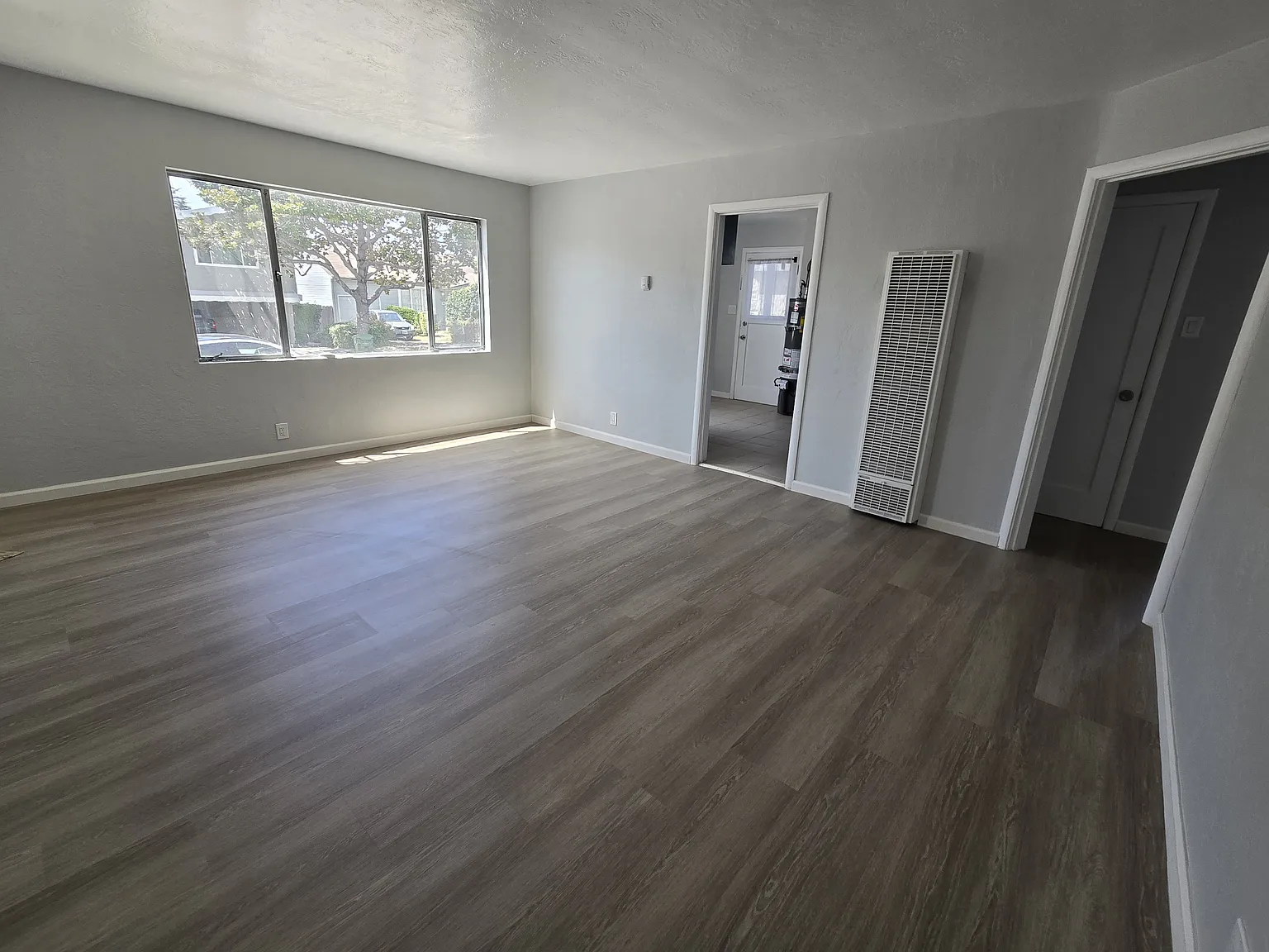 2 bed, 850 sqft, $2,300 — Photo 3