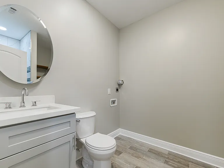 3rd bathroom & Laundry