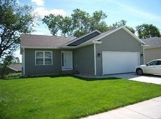 1725 Whispering Pines Ct SW, Cedar Rapids, IA 52404