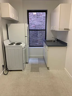 Rented by M.Grossman R.E. Management | media 15