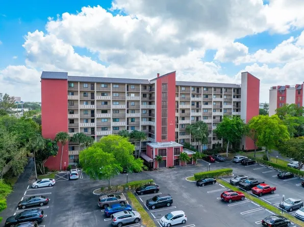 2200 S Cypress Bend Drive #306, Pompano Beach, FL 33069