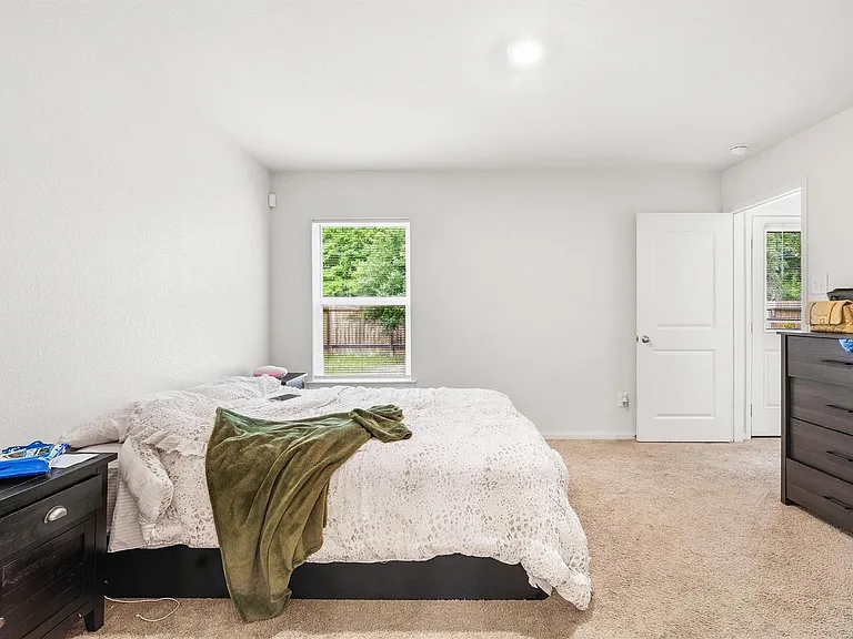 10619 Lost Maples Dr — Photo 17