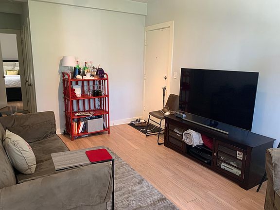 5th image of 511-513 W Belmont Ave #511-323
