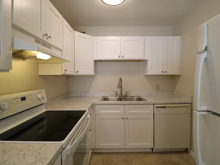 3822K W Country Club Rd — Photo 8