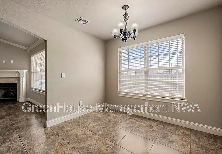 2907 Tanglewood Ave — Photo 9