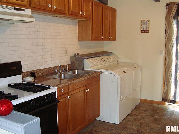 5th image of 1330 Rock Island Ave