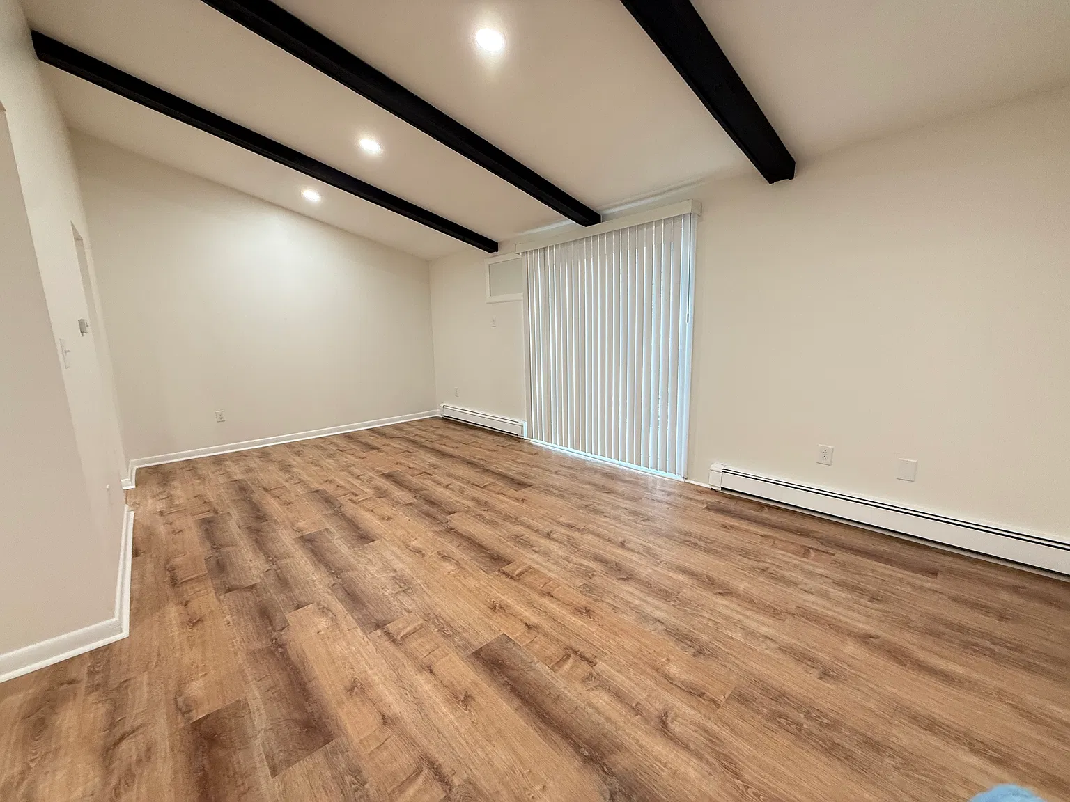 2 bed, 825 sqft, $1,300 — Photo 3