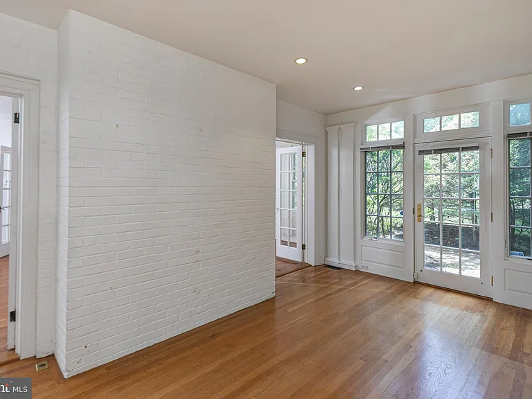 254 Jefferson Rd — Photo 10