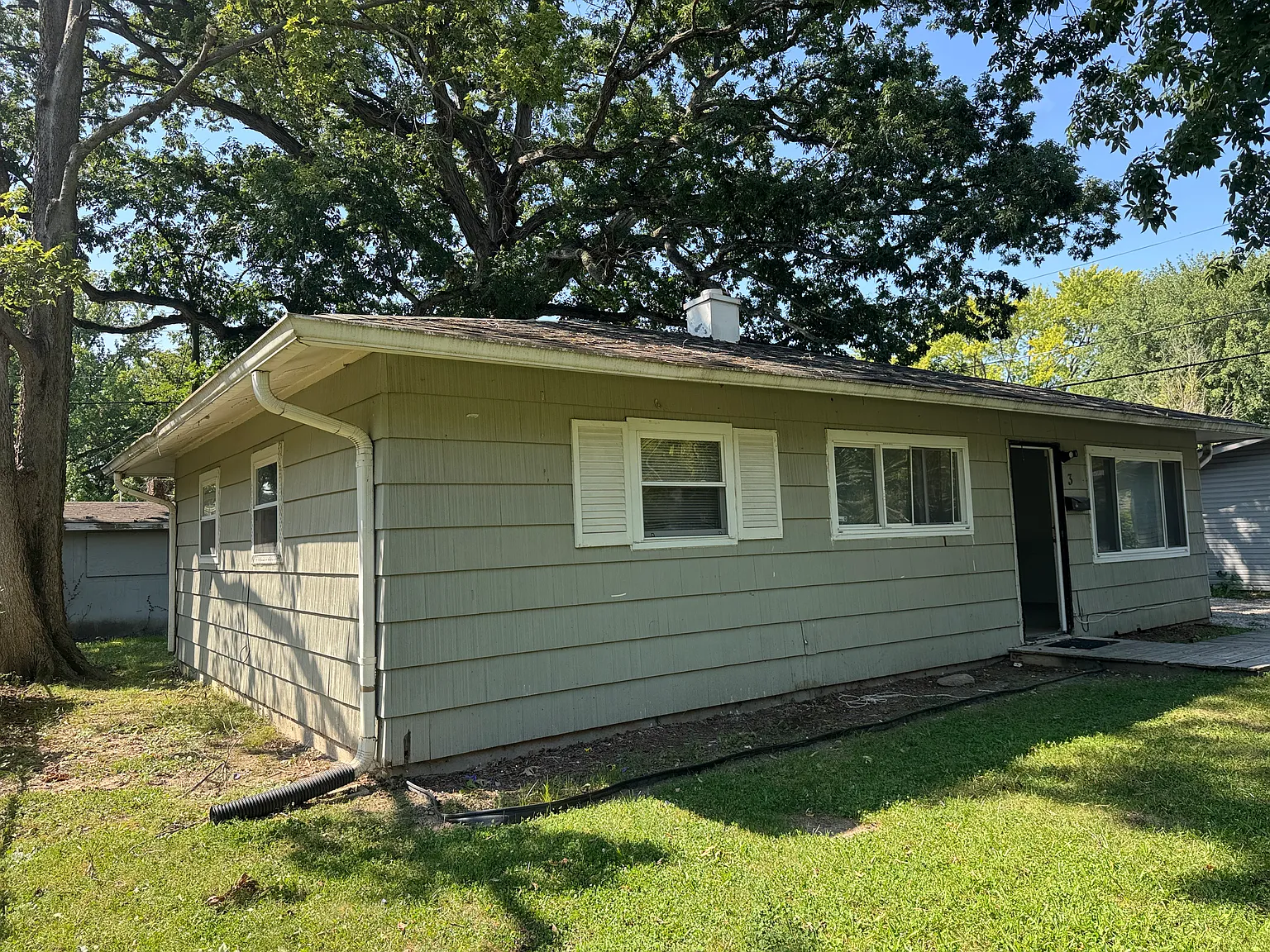 3 bed, 925 sqft, $1,380 — Photo 2