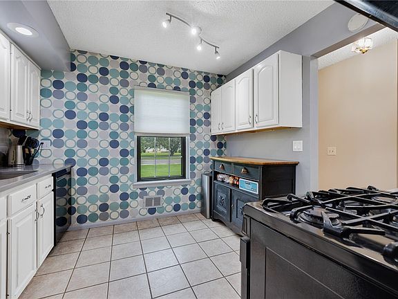5th image of 597 French Rd