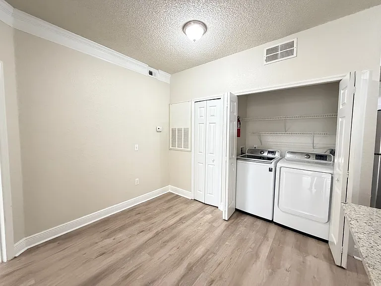 13015 Plantation Park Cir — Photo 9