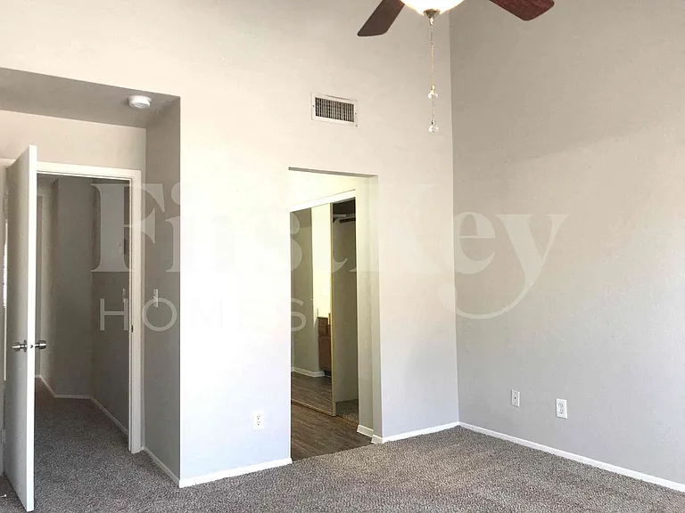 526 E Topeka Dr — Photo 17