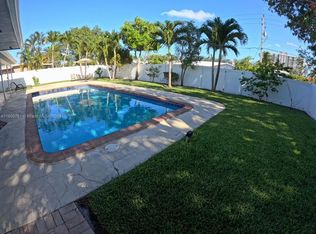2432 SE 13th St, Pompano Beach, FL 33062