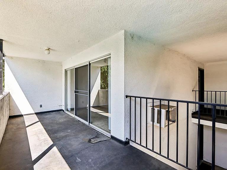 East Cypress — Photo 16