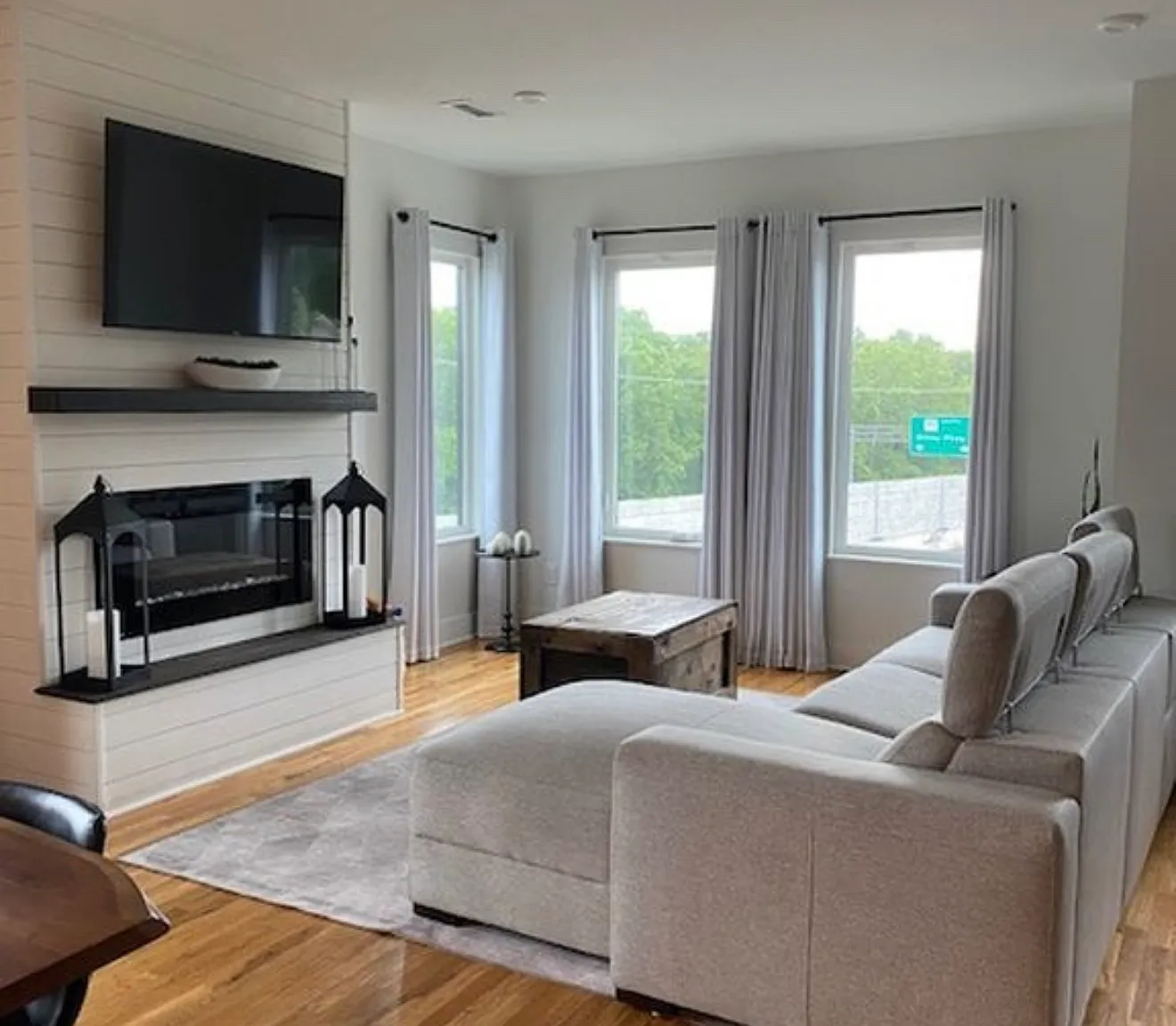 3 bed, 3.5 bath, 1837 sqft, $3,000 — Photo 3