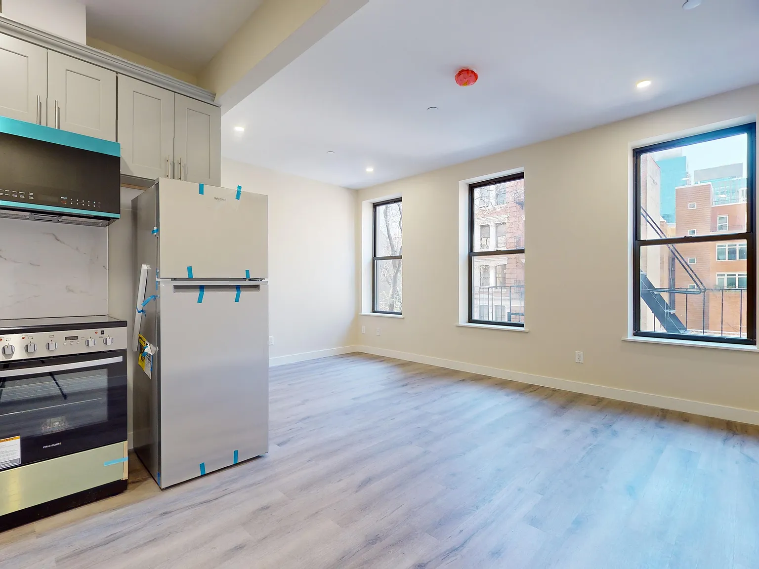 317 West 48th Street — Photo 3