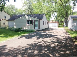 11132 Cape Cod St, Taylor, MI 48180