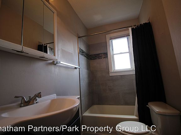 5th image of 1475 N Grant Ave