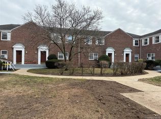 131-59 234th St #2, Rosedale, NY 11422