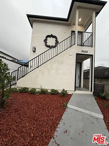 8624 Graham Ave Photo 1