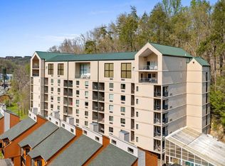 413 Baskins Creek Rd APT 605, Gatlinburg, TN 37738