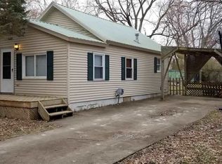 319 Peninsular St, Cement City, MI 49233