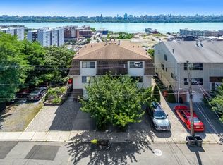 26 Manhattan Pl #A, Cliffside Park, NJ 07010