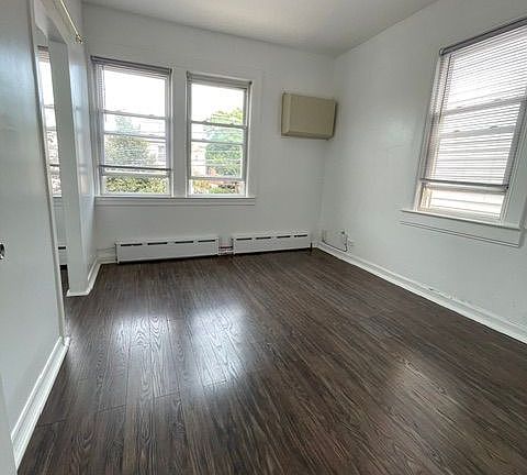4th image of 1865 Mulford Ave #2