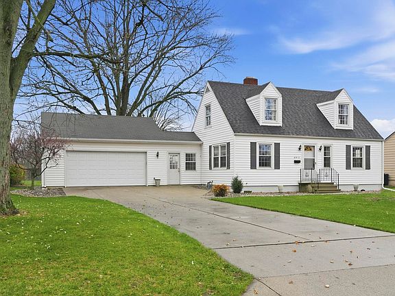 3rd image of 6912 Monterey Dr