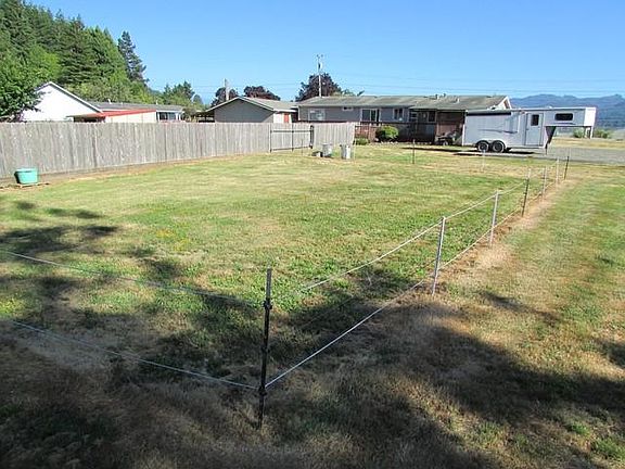 3rd image of 441 Glenwood Ln