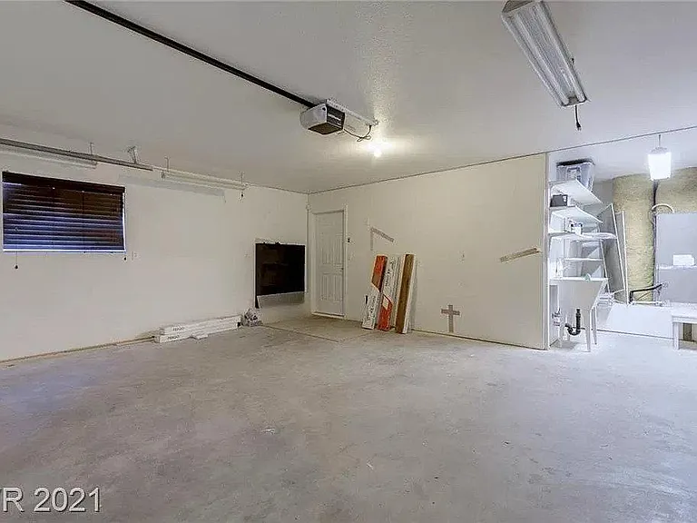 9721 Oakridge Ave — Photo 13