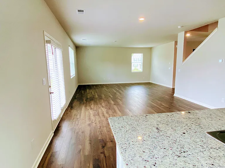 202 Creekview Way — Photo 10