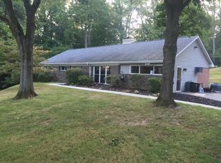 422 Wood Hill Rd, Wayne, PA 19087