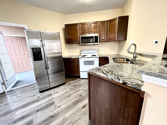 3rd image of 17902 Villa Creek Dr #17902