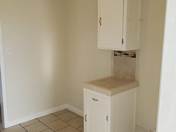 Kitchen- Stove Area