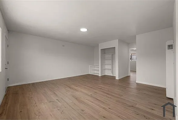 14636 Blythe St #4 — Photo 6