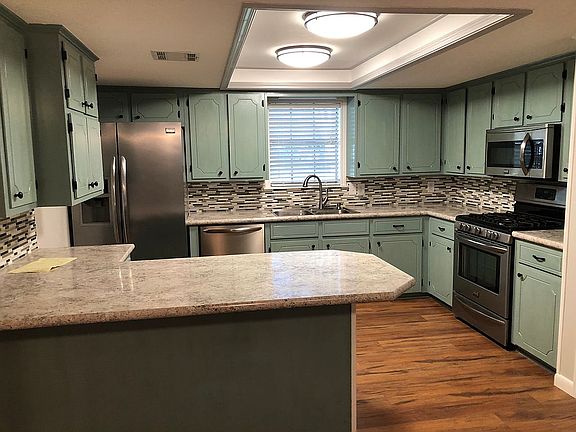 5th image of 533 University Dr