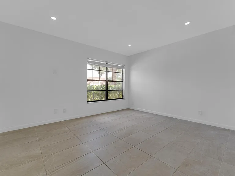 10084 Camelback Ln — Photo 9