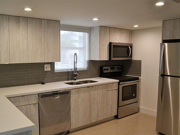 2nd image of 9375 Fontainebleau Blvd APT L208