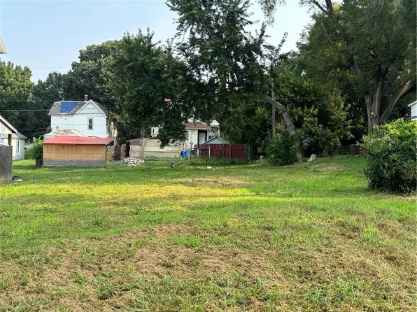 2705 Olive St, Saint Joseph, MO 64507
