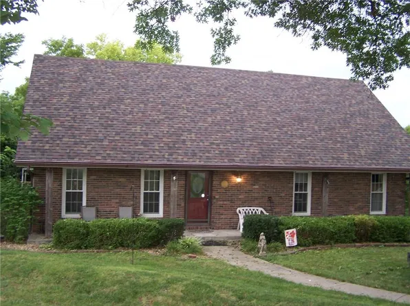 6820 S Hillside School Rd, Oak Grove, MO 64075
